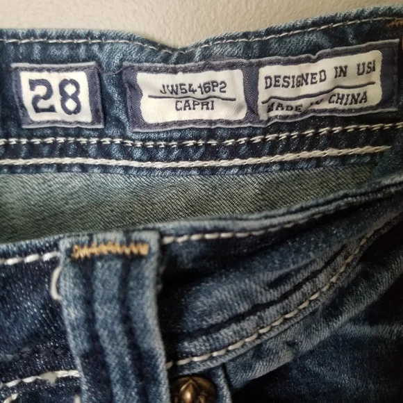 Miss Me 28 Distressed Capris Embroidered Blue Capri Jeans - Picture 9 of 15